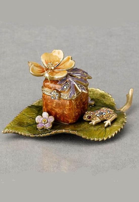 Jay Strongwater Frog with Dogwood Box on Leaf Arts&Souls